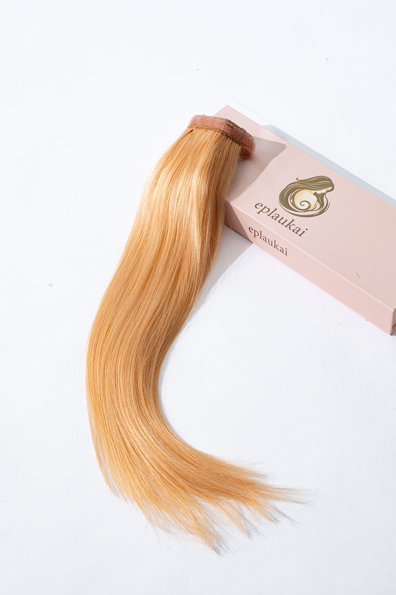 Prisegami natūralių plaukų tresai – šilta persikinė blondinė (27)
