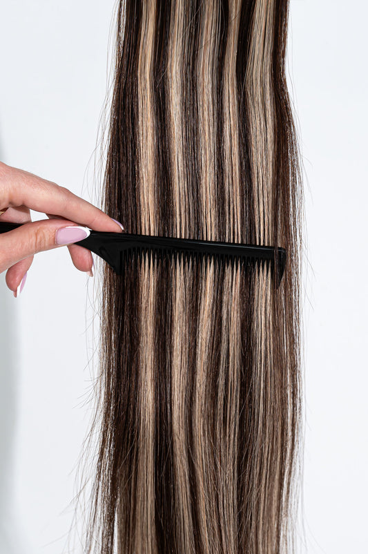 Prisegami natūralių plaukų tresai – tamsiai ruda su balayage į šviesią medaus blondinę (B 2/20)